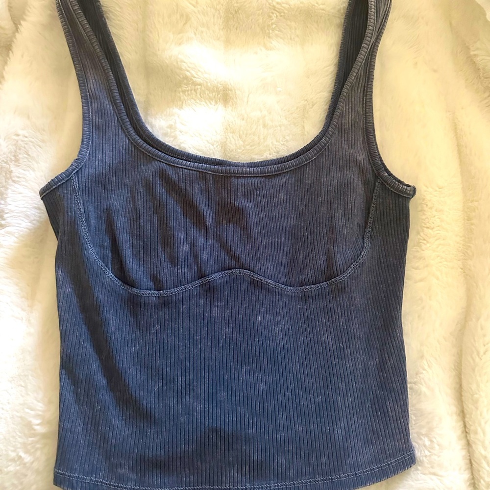 DISTRESSED BLUE WAS CROP TOP